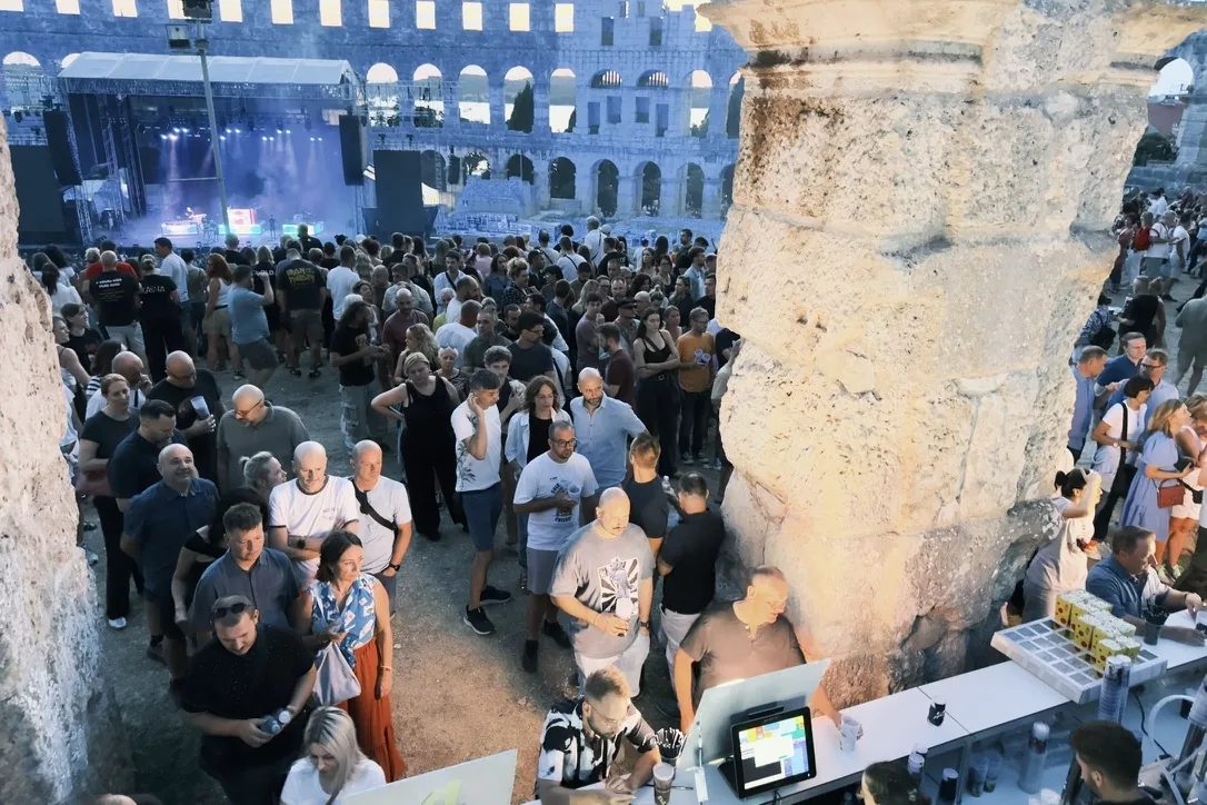 The crowd at the bar inside the Arena before the show