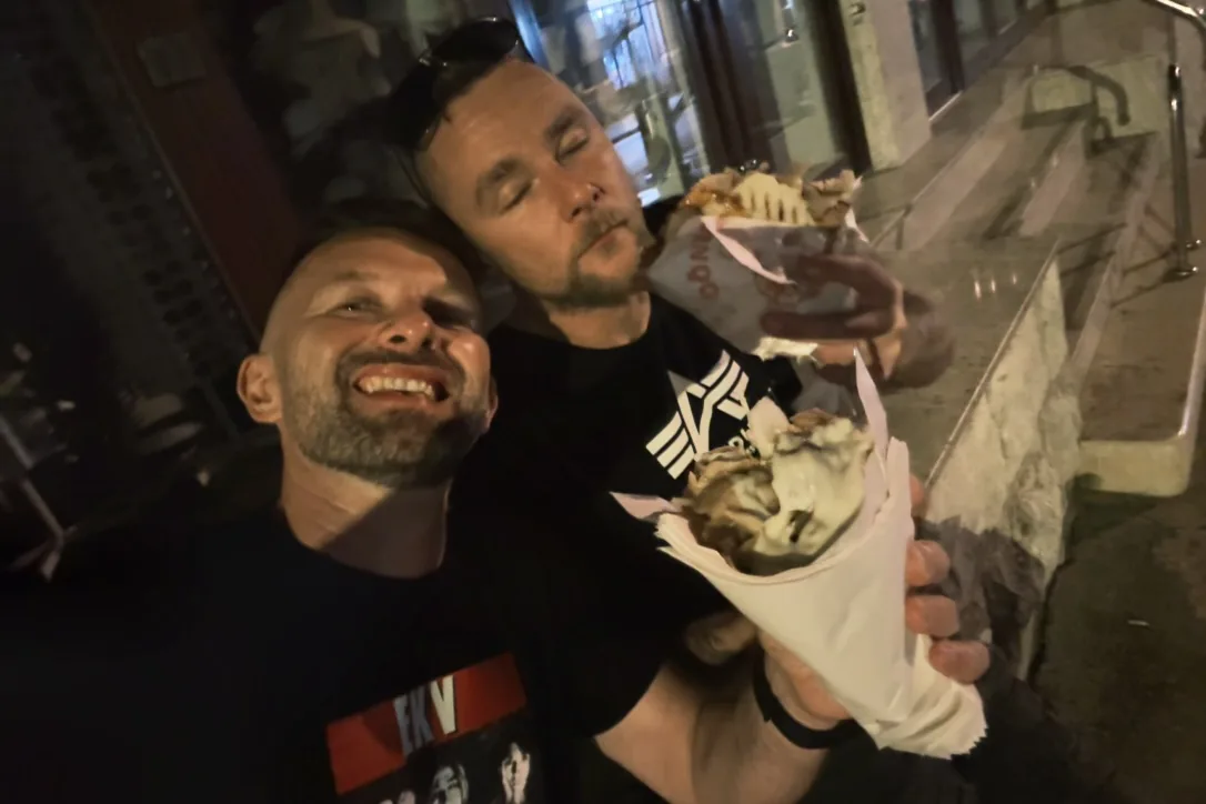 Nino and Max with kebabs at three in the morning